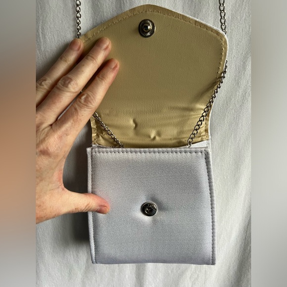 Unbranded Vintage white Clutch with Acrylic Handle. - Picture 9 of 11